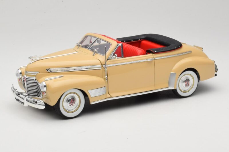 Chevrolet Deluxe Kabriolet Beżowy Eagle Collectibles 1:18 3022518 Metal