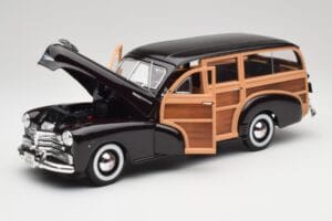 Chevrolet Fleetmaster Woody Czarny & Wood Panels Maisto 1:18 43697545B Metal — zdjęcie 2 z 8