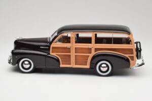 Chevrolet Fleetmaster Woody Czarny & Wood Panels Maisto 1:18 43697545B Metal — zdjęcie 4 z 8