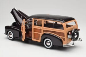 Chevrolet Fleetmaster Woody Czarny & Wood Panels Maisto 1:18 43697545B Metal — zdjęcie 5 z 8