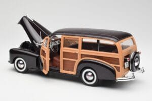 Chevrolet Fleetmaster Woody Brązowy Maisto 1:18 36854 Metal — zdjęcie 5 z 8