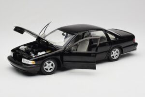 Chevrolet Impala SS Czarny UT Models 1:18 21031 Metal — zdjęcie 2 z 8