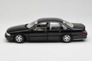 Chevrolet Impala SS Czarny UT Models 1:18 21031 Metal — zdjęcie 4 z 8