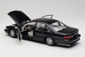 Chevrolet Impala SS Czarny UT Models 1:18 21031 Metal — zdjęcie 5 z 8