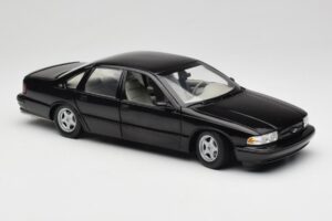 Chevrolet Impala SS Czarny UT Models 1:18 21031 Metal — zdjęcie 6 z 8