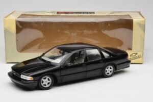 Chevrolet Impala SS Czarny UT Models 1:18 21031 Metal — zdjęcie 8 z 8