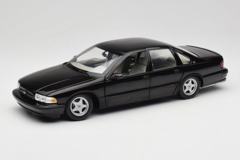Chevrolet Impala SS Czarny UT Models 1:18 21031 Metal