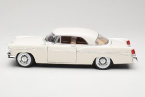 Chrysler 300B Biały Maisto 1:18 531897 Metal — zdjęcie 4 z 8
