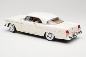 Chrysler 300B Biały Maisto 1:18 531897 Metal — zdjęcie 7 z 8