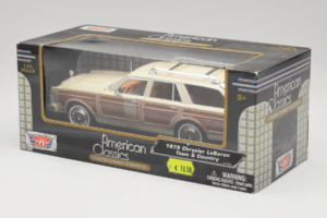 Chrysler LeBaron Town & Country Beżowy Motormax 1:24 MM7331BG Metal — zdjęcie 3 z 3