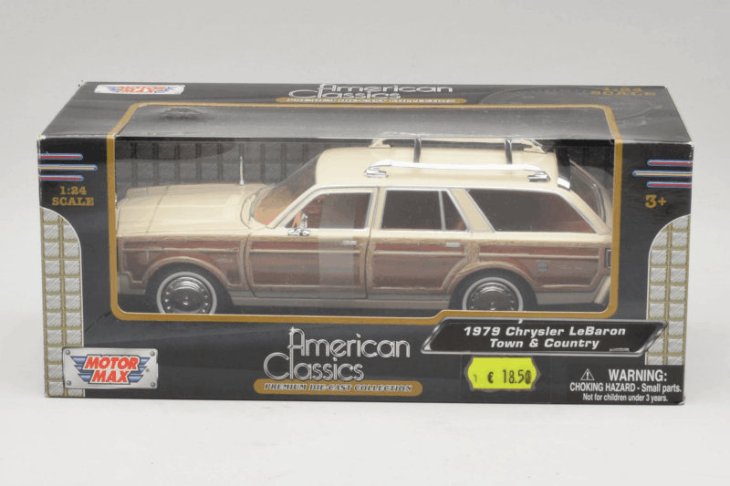 Chrysler LeBaron Town & Country Beżowy Motormax 1:24 Chrysler LeBaron Town & Country Beżowy Motormax 1:24 MM7331BG Metal