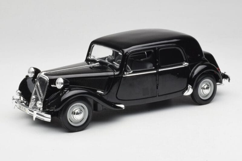 Citroen 15CV 6 Cyl Czarny Maisto 1:18 31821 Metal