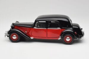 Citroen 15CV 6 Cyl Czarny & Czerwony Valmy Maisto 1:18 56009 Metal — zdjęcie 4 z 8