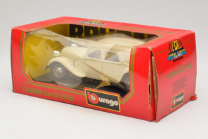 Citroen 15CV Traction Avant Beżowy Bburago 1:24 1501-B1 Metal — zdjęcie 3 z 3
