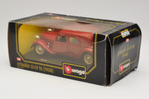 Citroen 15CV TA Czerwony Bburago 1:24 1501 Metal — zdjęcie 3 z 3