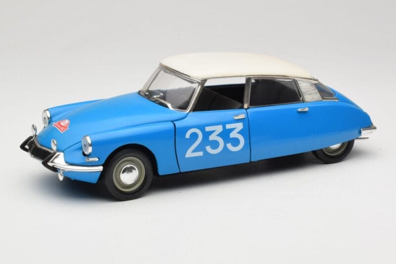 Citroen DS #233 Rally Niebieski Solido 1:18 8034 Metal