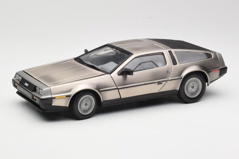 DeLorean DMC-12 LK Srebrny Sun Star 1:18 2701 Metal