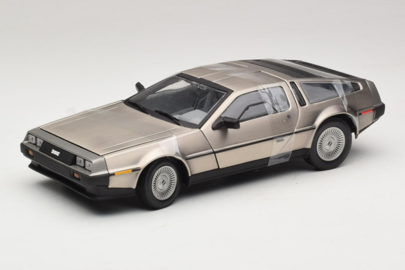 DeLorean DMC-12 Srebrny Sun Star 1:18 2703 Metal