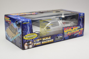 DeLorean DMC-12 Time Machine Back to the Future II Diamond 1:15 210123 Metal — zdjęcie 2 z 3