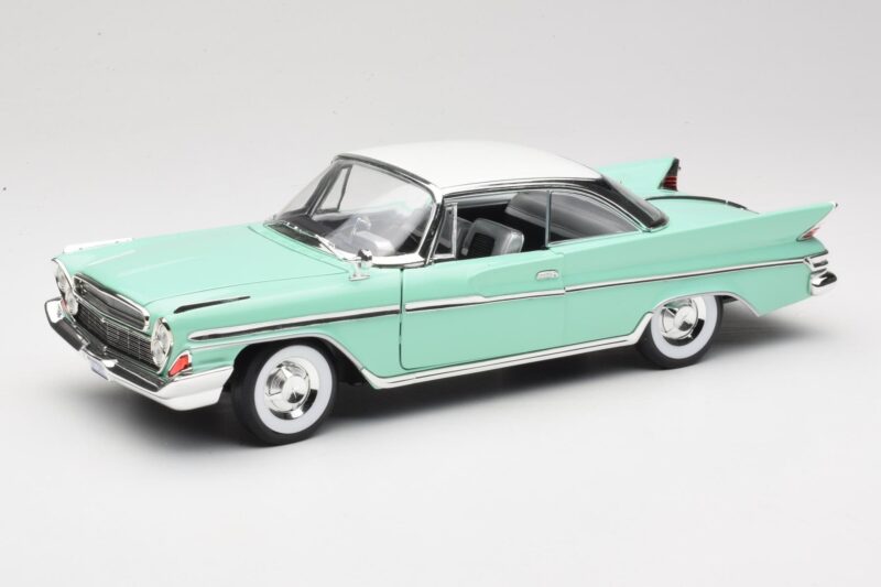 DeSoto Adventurer Zielony Road Signature 1:18 92738-R1 Metal