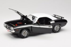 Dodge Challenger R/T Czarny & Biały ERTL 1:18 36549 Metal — zdjęcie 2 z 8