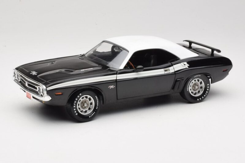 Dodge Challenger R/T Czarny & Biały ERTL 1:18 36549 Metal