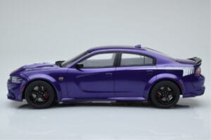 Dodge Charger Super Bee Fioletowy GT Spirit 1:18 GT895 Żywica — zdjęcie 3 z 6