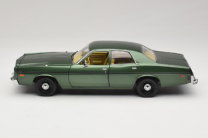 Dodge Monaco Zielony Hunter GreenLight 1:18 19045 Metal — zdjęcie 4 z 8