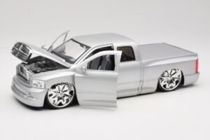 Dodge Ram Tuned Srebrny Jada 1:18 63162-SM Metal — zdjęcie 2 z 8