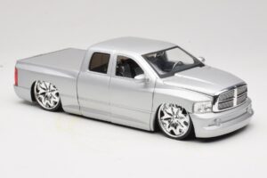 Dodge Ram Tuned Srebrny Jada 1:18 63162-SM Metal — zdjęcie 6 z 8