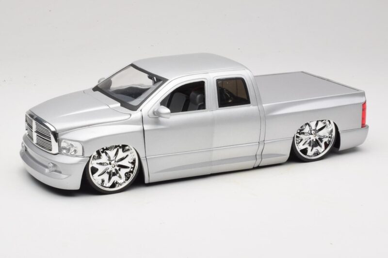 Dodge Ram Tuned Srebrny Jada 1:18 63162-SM Metal
