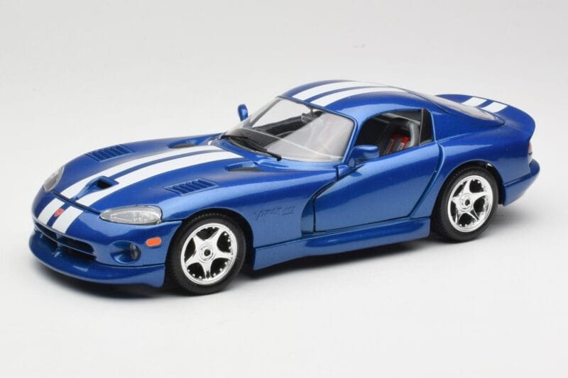 Dodge Viper GTS SR II Niebieski z Białymi Paskami Bburago 1:18 3330 Metal