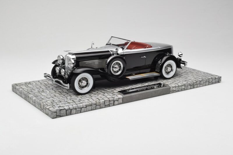 Duesenberg Model J Torpedo Disappearing Top Convertible Coupe Srebrny Czarny Minichamps 1:18 107150431 Żywica