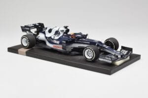AlphaTauri AT02 #22 Y. Tsunoda Bahrain GP 2021 Minichamps 1:18 117210122 Metal — zdjęcie 4 z 6
