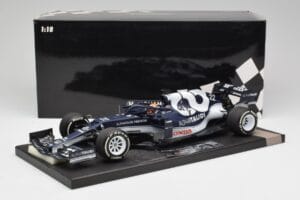 AlphaTauri AT02 #22 Y. Tsunoda Bahrain GP 2021 Minichamps 1:18 117210122 Metal — zdjęcie 6 z 6