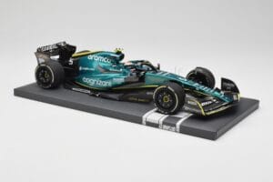 Aston Martin AMR22 Aramco #5 S. Vettel Abu Dhabi GP 2022 Last Race Collector's Edition Minichamps 1:18 117222205 Żywica — zdjęcie 4 z 7