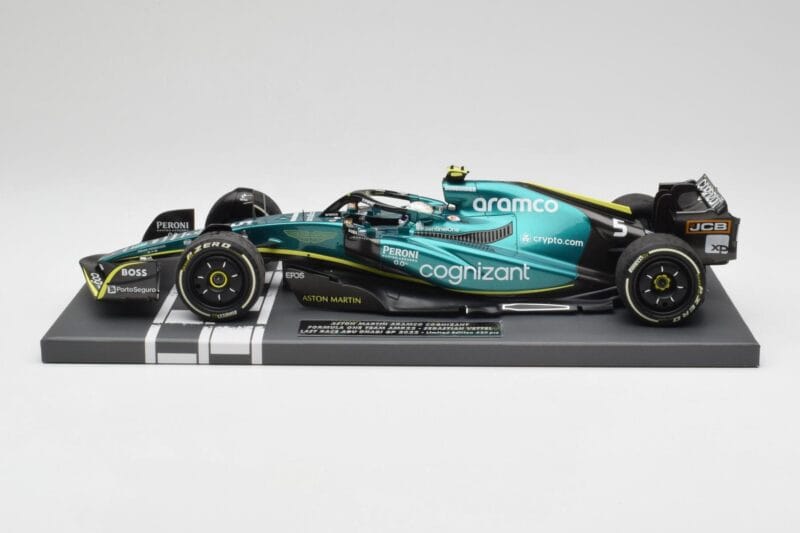 Aston Martin AMR22 Aramco #5 S. Vettel Abu Dhabi GP 2022 Last Race Collector's Edition Minichamps 1:18 117222205 Żywica