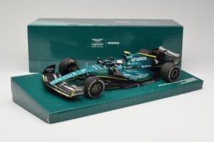 Aston Martin AMR22 #5 S. Vettel Last Race Abu Dhabi GP 2022 Minichamps 1:18 147222205 Żywica — zdjęcie 7 z 7