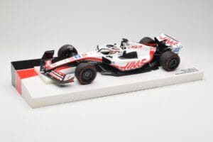 Haas VF-22 #20 K. Magnussen Pole Position Brazil GP 2022 Minichamps 1:18 147222120 Metal — zdjęcie 2 z 7
