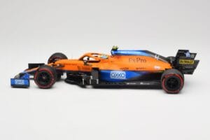 McLaren MCL35M #4 L. Norris Pole Position Russian GP 2021 Minichamps 1:18 530213404 Metal — zdjęcie 3 z 7