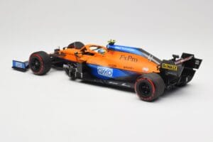 McLaren MCL35M #4 L. Norris Pole Position Russian GP 2021 Minichamps 1:18 530213404 Metal — zdjęcie 5 z 7
