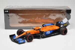 McLaren MCL35M #4 L. Norris Pole Position Russian GP 2021 Minichamps 1:18 530213404 Metal — zdjęcie 7 z 7