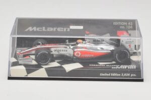 McLaren Mercedes MP4-24 #1 L. Hamilton Showcar 2009 Minichamps 1:43 530094371 Metal — zdjęcie 5 z 5