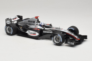 McLaren MP4/19 Mercedes D. Coulthard F1 2004 Minichamps 1:18 530041805 Metal — zdjęcie 4 z 7