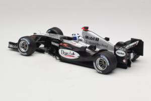 McLaren MP4/19 Mercedes D. Coulthard F1 2004 Minichamps 1:18 530041805 Metal — zdjęcie 5 z 7