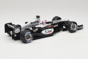 McLaren MP4/19 Mercedes K. Raikkonen F1 2004 Minichamps 1:18 530041806 Metal — zdjęcie 2 z 7