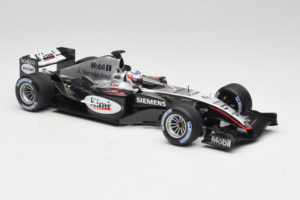 McLaren MP4/19 Mercedes K. Raikkonen F1 2004 Minichamps 1:18 530041806 Metal — zdjęcie 4 z 7