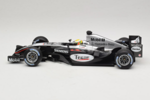 McLaren MP4/19 Mercedes L. Hamilton Autosport Young Driver Test Silverstone 2004 Minichamps 1:18 530044418 Metal — zdjęcie 3 z 7