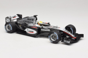 McLaren MP4/19 Mercedes L. Hamilton Autosport Young Driver Test Silverstone 2004 Minichamps 1:18 530044418 Metal — zdjęcie 4 z 7