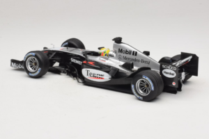 McLaren MP4/19 Mercedes L. Hamilton Autosport Young Driver Test Silverstone 2004 Minichamps 1:18 530044418 Metal — zdjęcie 5 z 7